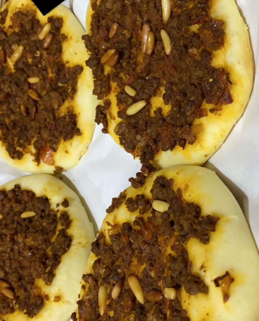 manaqish bialluhmat walsanawbar